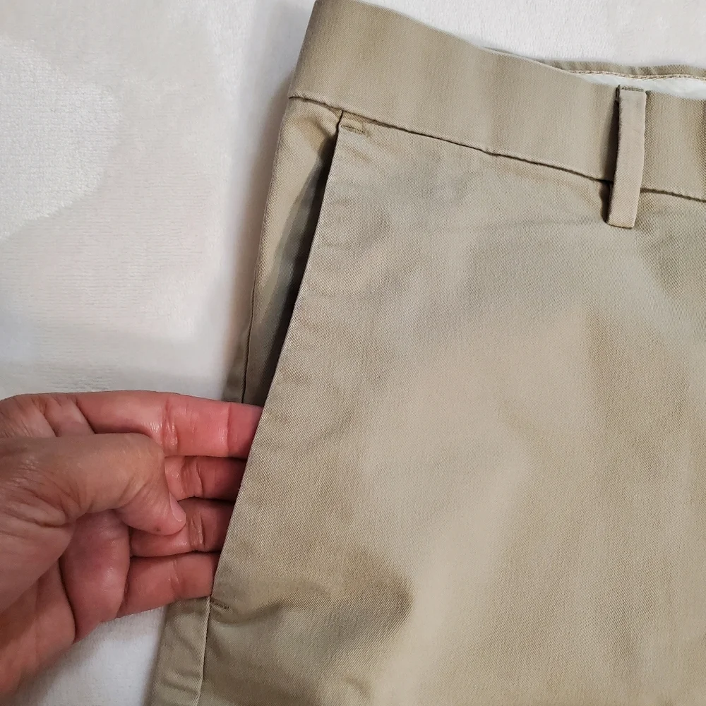 Banana Republic Mens‎ Shorts Size 33, Khaki Color.  SKU# A-68